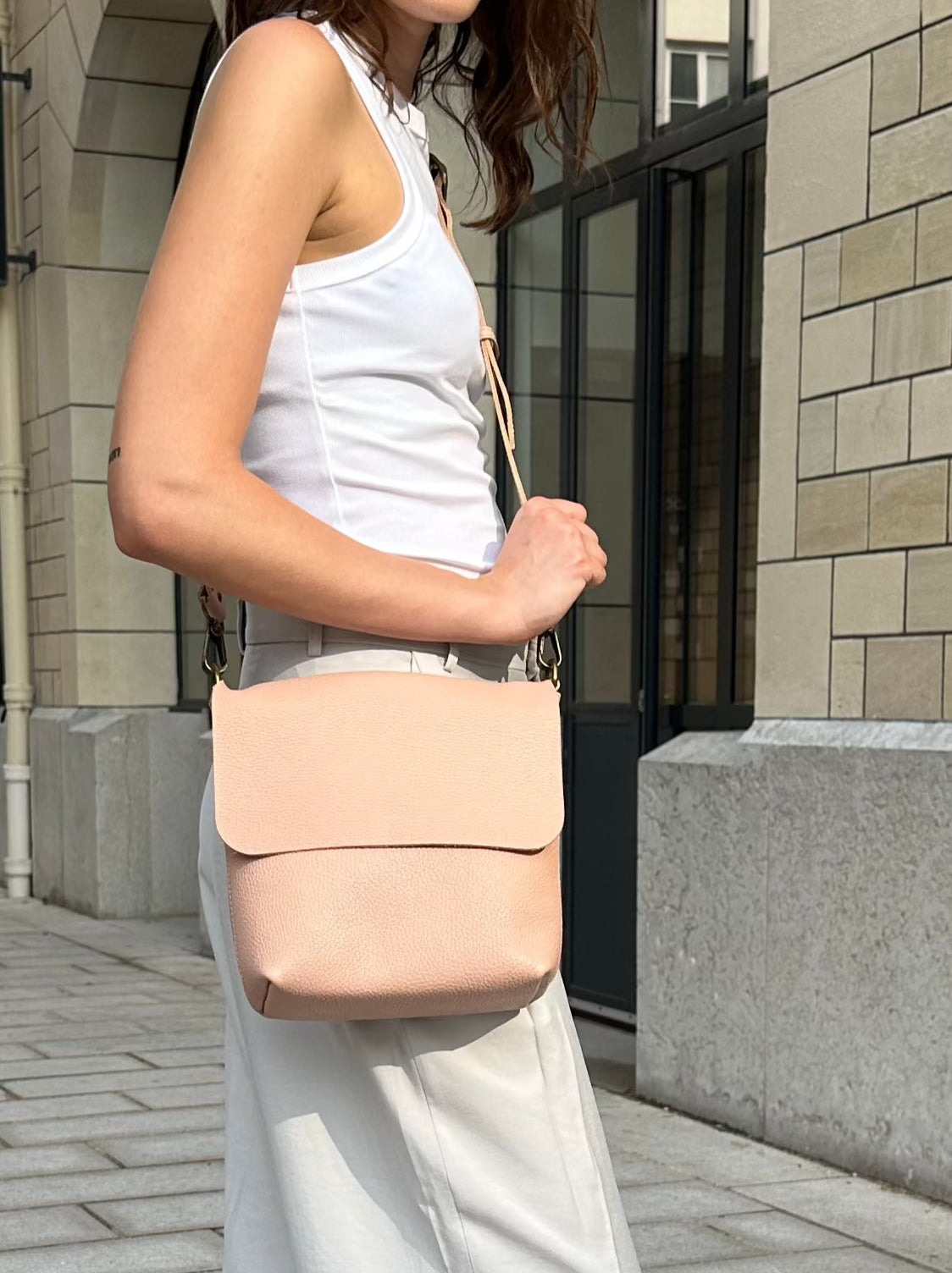 Leather Néonoé Shoulder Crossbody Bag (Authentic)